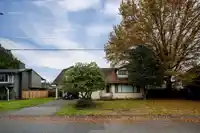 4457 46B STREET - thumbnail 3