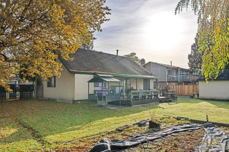 4457 46B STREET - photo 4 of 11