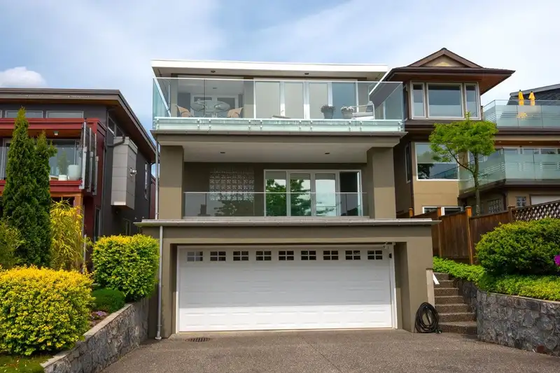 1168 ESQUIMALT AVENUE - photo 3 of 40