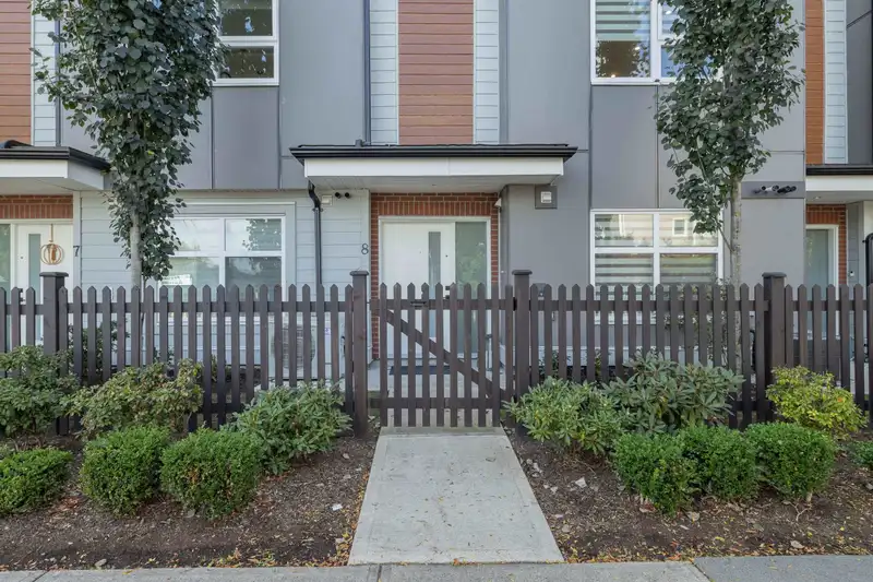 8 22334 48 AVENUE - photo 2 of 40