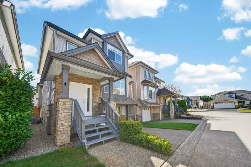 11812 191A STREET - photo 1 of 33