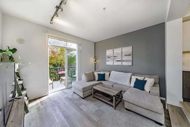 24 2423 AVON PLACE - photo 4 of 25