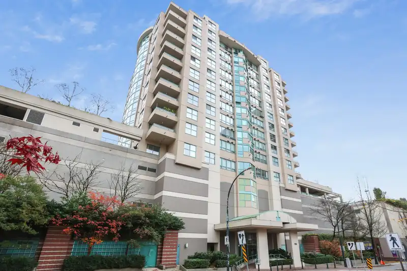 605 728 PRINCESS STREET - photo 1 of 24