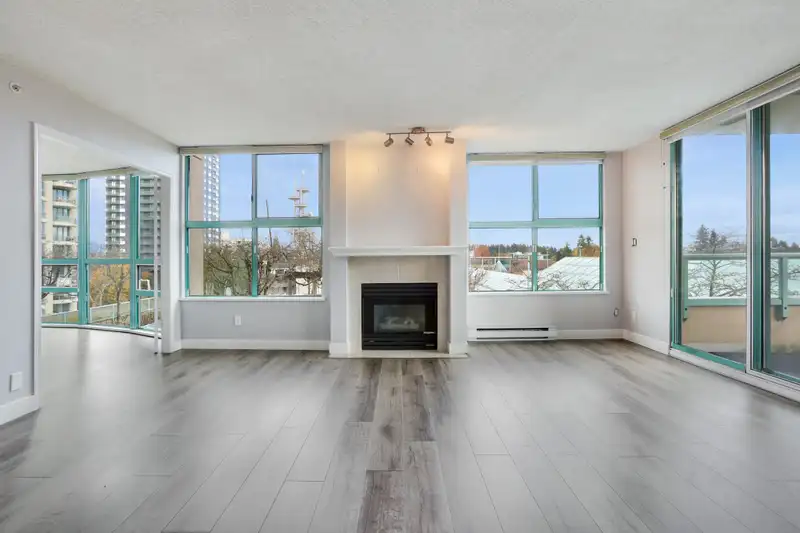 605 728 PRINCESS STREET - photo 3 of 24