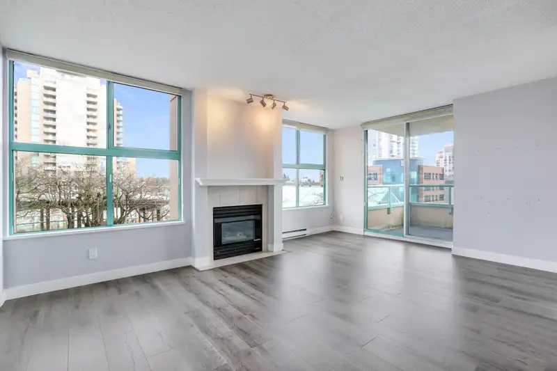 605 728 PRINCESS STREET - photo 4 of 24