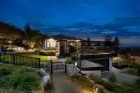 255 SANDRINGHAM CRESCENT - thumbnail 1