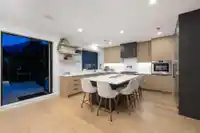 255 SANDRINGHAM CRESCENT - thumbnail 18