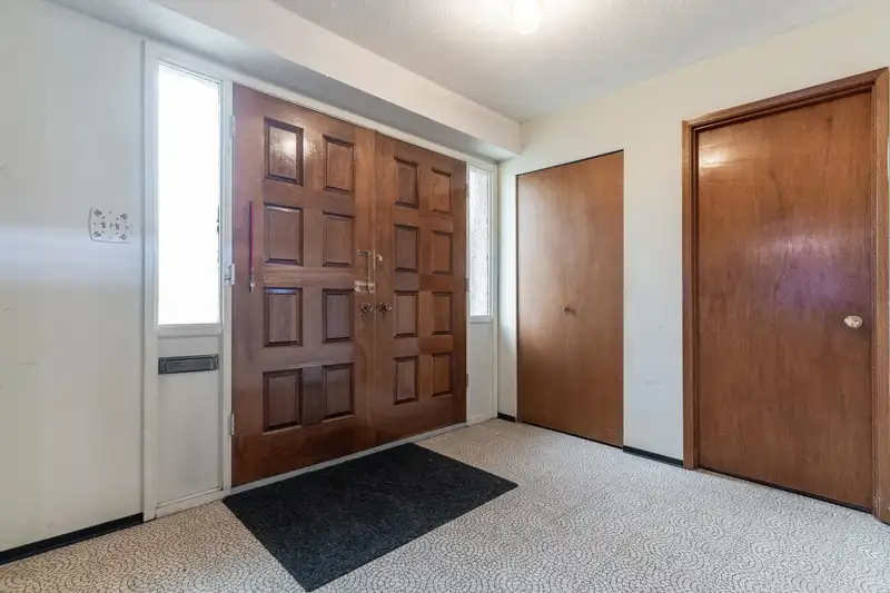150 E 28TH AVENUE - photo 3 of 29