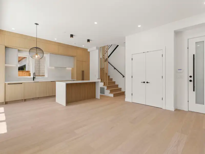2 4422 W 6TH AVENUE - photo 2 of 20