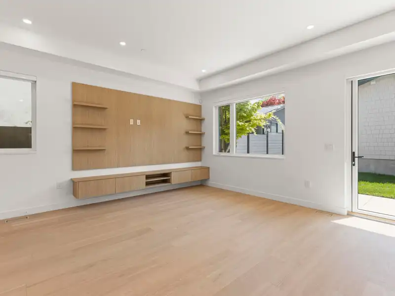 2 4422 W 6TH AVENUE - photo 3 of 20