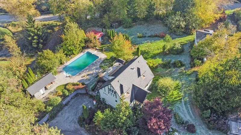 8561 BRADNER ROAD - photo 2 of 25