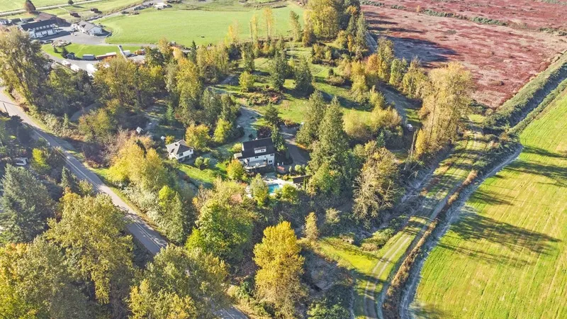 8561 BRADNER ROAD - photo 3 of 25