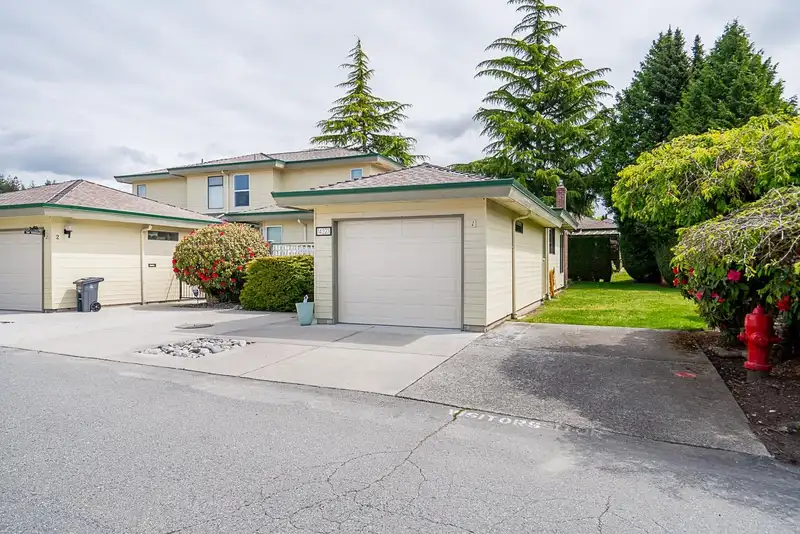1 14223 18A AVENUE - photo 3 of 30