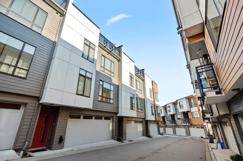 93 16433 19 AVENUE - photo 1 of 22