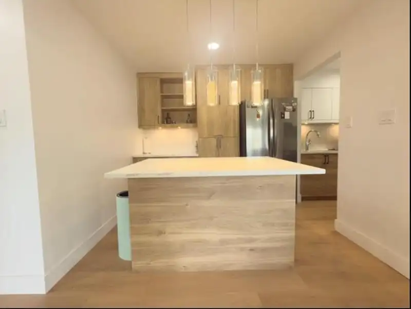 218 11816 88 AVENUE - photo 3 of 12