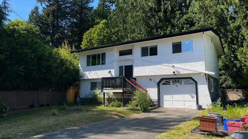 7585 BLUEJAY CRESCENT - photo 1 of 35