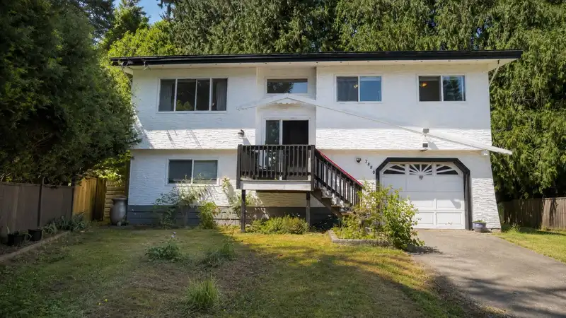 7585 BLUEJAY CRESCENT - photo 2 of 35