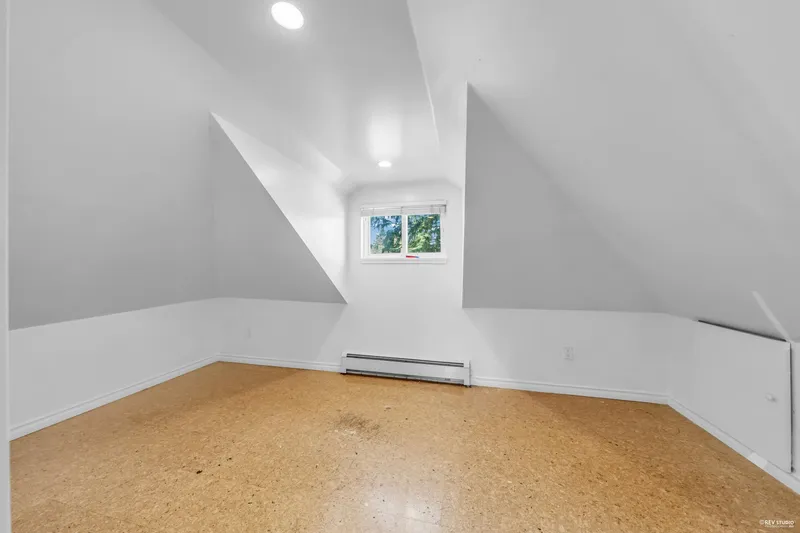 237 SANDRINGHAM AVENUE - photo 3 of 25