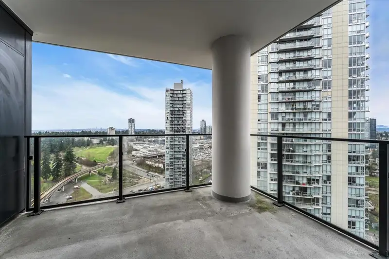 2404 9887 WHALLEY BOULEVARD - photo 3 of 17