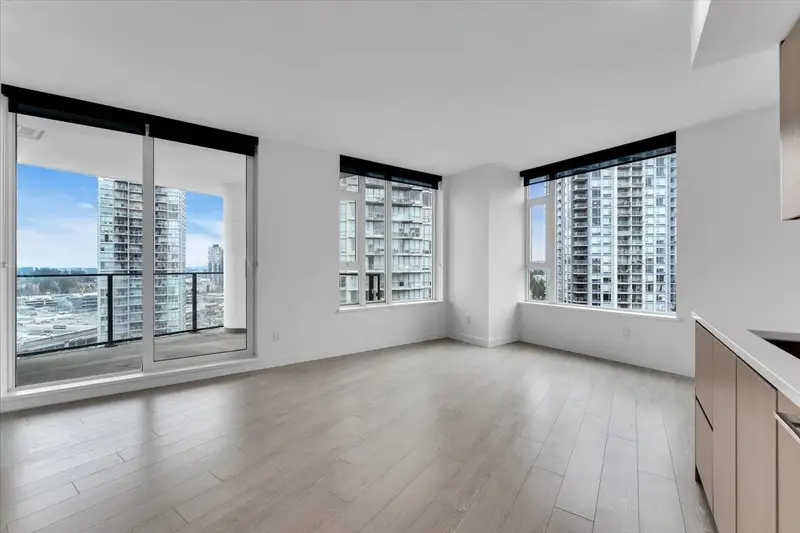 2404 9887 WHALLEY BOULEVARD - photo 4 of 17