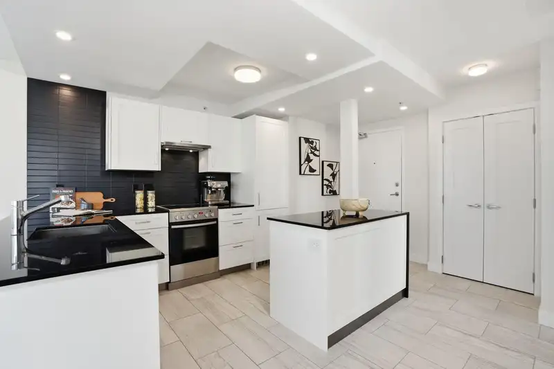 3206 1495 RICHARDS STREET - photo 2 of 37