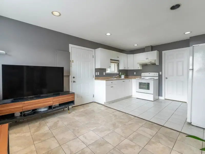 5983 HARDWICK STREET - photo 3 of 21