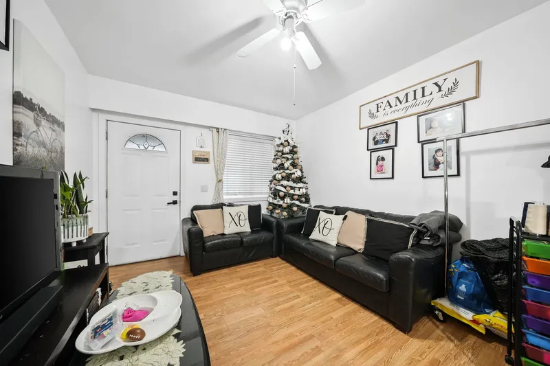 2316 NANAIMO STREET - photo 4 of 25