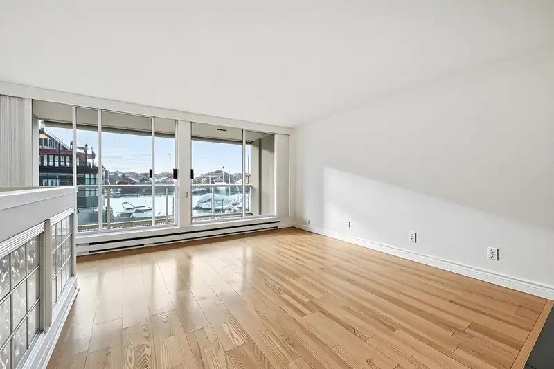205 1600 HOWE STREET - photo 2 of 37