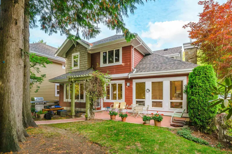 8 15055 20TH AVENUE - photo 1 of 25