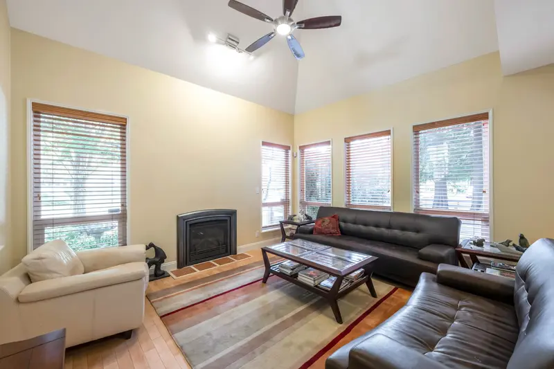 8 15055 20TH AVENUE - photo 3 of 25