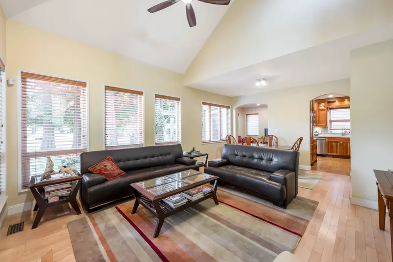 8 15055 20TH AVENUE - photo 4 of 25