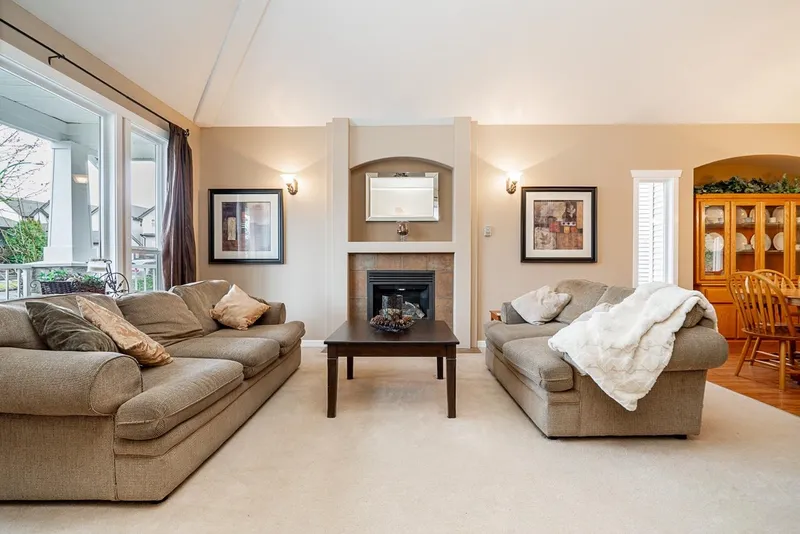 18954 71 AVENUE - photo 4 of 25