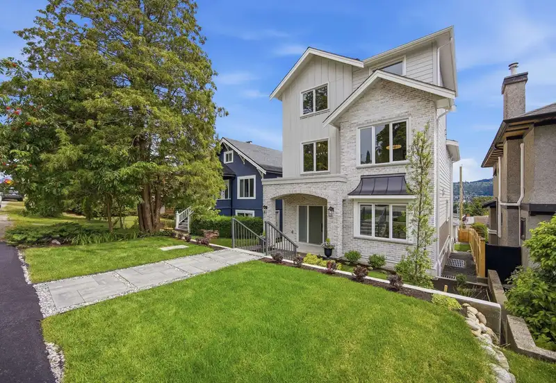 40 SEA AVENUE - photo 1 of 40