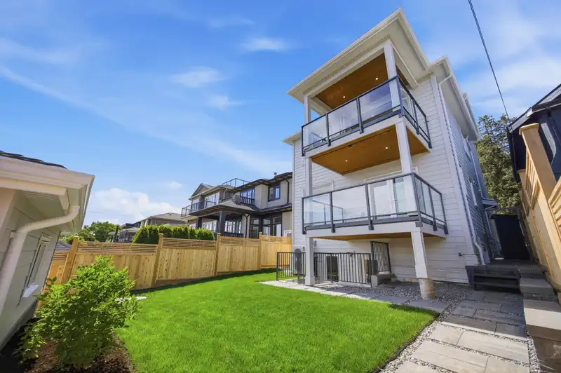 40 SEA AVENUE - photo 3 of 40