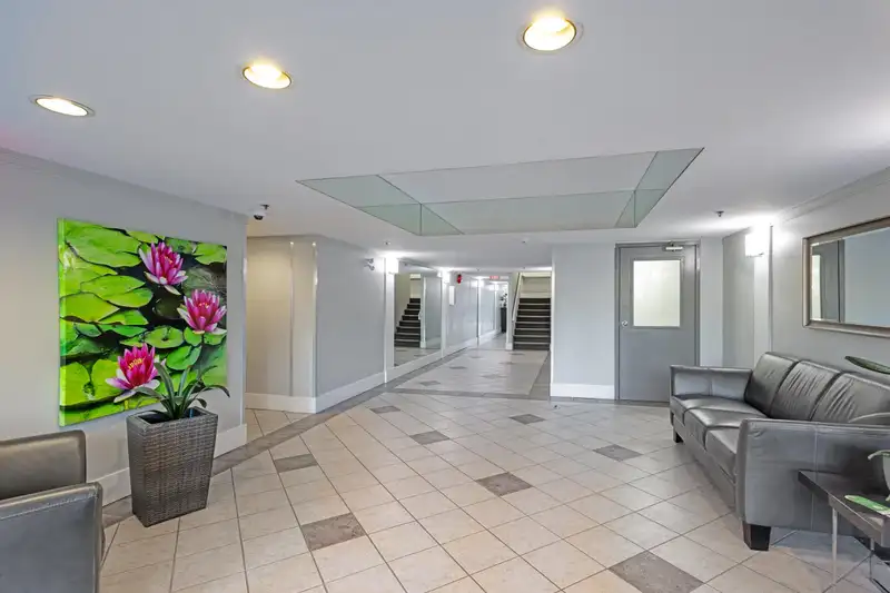 325 98 LAVAL STREET - photo 3 of 19