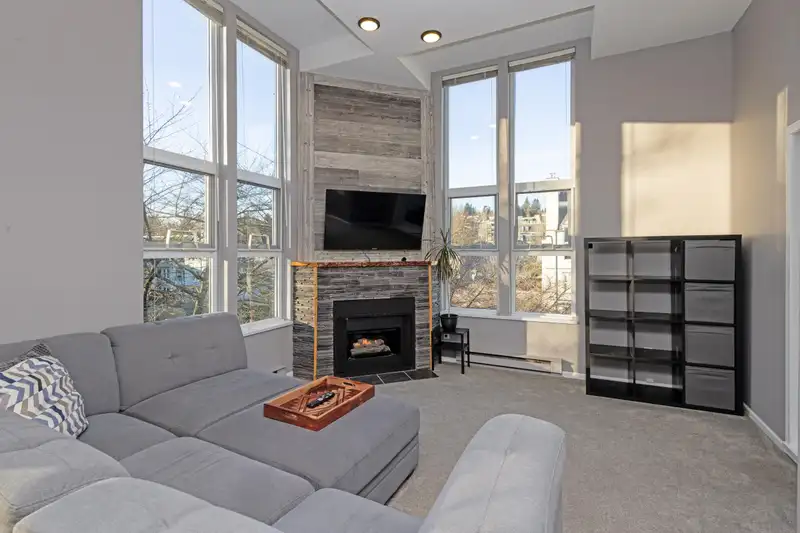 325 98 LAVAL STREET - photo 4 of 19