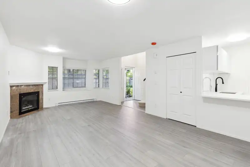 2 355 DUTHIE AVENUE - photo 1 of 28