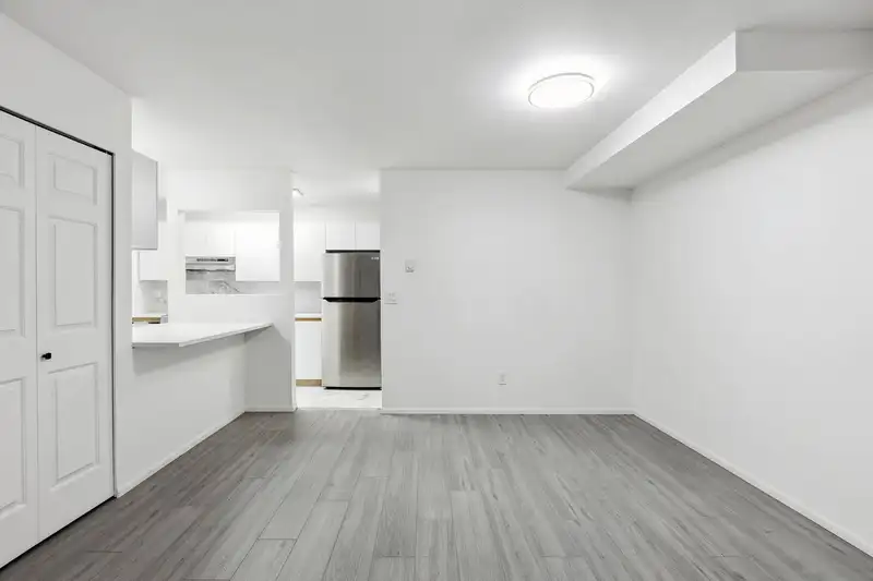 2 355 DUTHIE AVENUE - photo 2 of 28