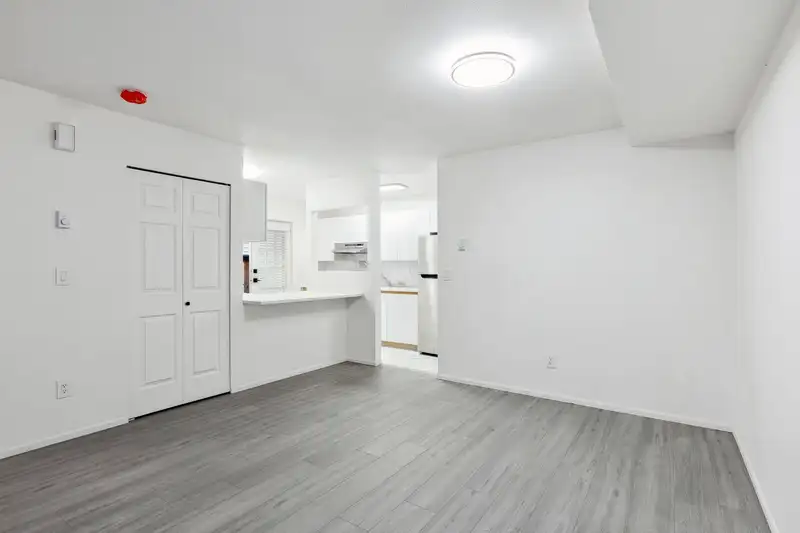 2 355 DUTHIE AVENUE - photo 3 of 28