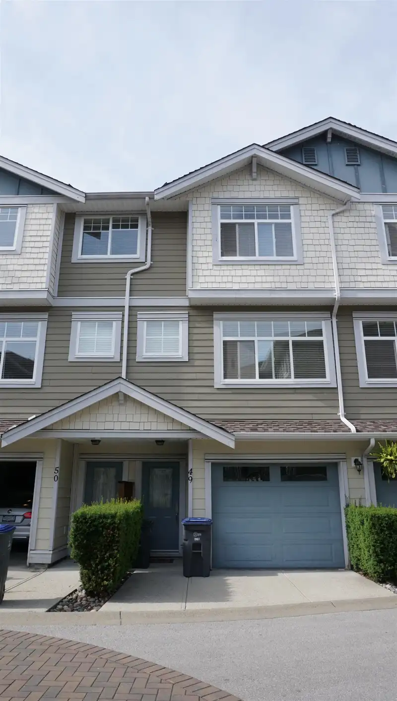 49 16355 82ND AVENUE - photo 1 of 12