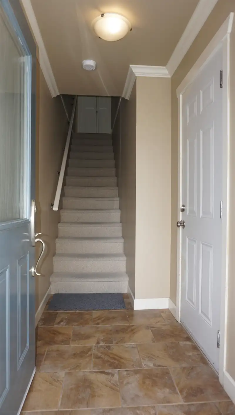 49 16355 82ND AVENUE - photo 2 of 12