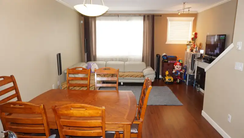 49 16355 82ND AVENUE - photo 3 of 12