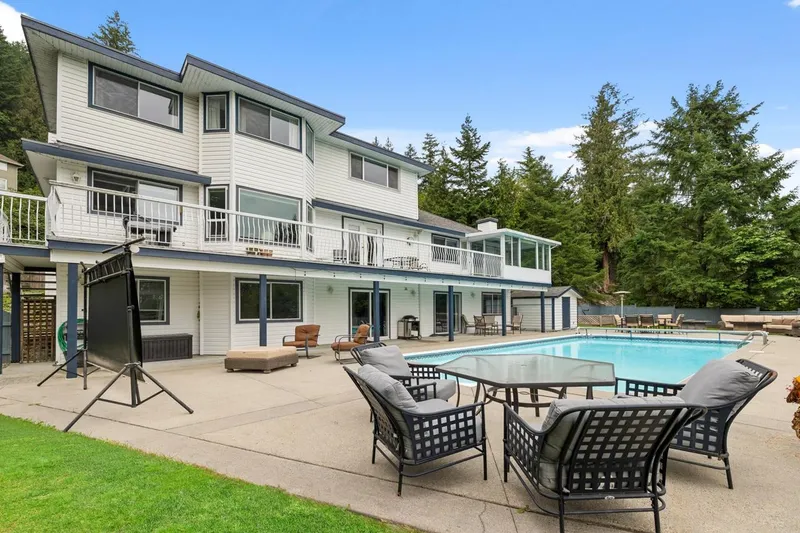 15333 SHERIDAN DRIVE - photo 2 of 25