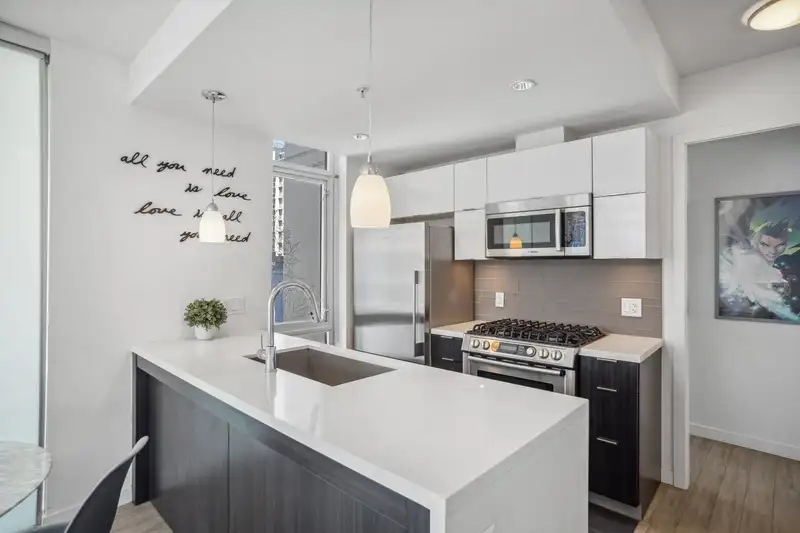 502 1775 QUEBEC STREET - photo 2 of 38