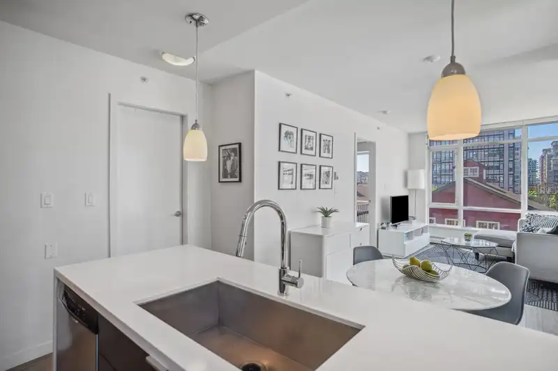 502 1775 QUEBEC STREET - photo 4 of 38