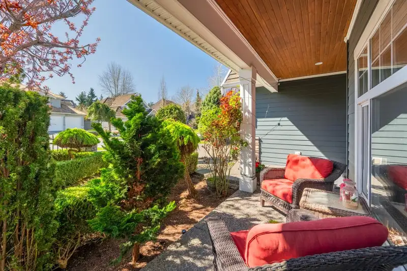 15497 37A AVENUE - photo 2 of 37