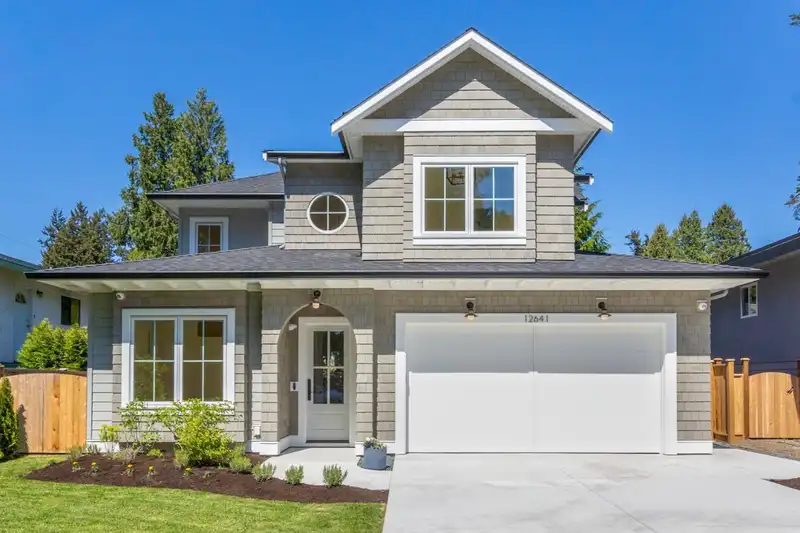 12641 15 AVENUE - photo 1 of 35