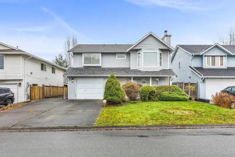 12120 BLOSSOM STREET - photo 2 of 40