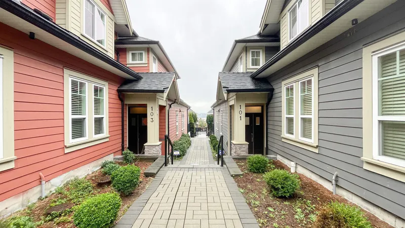 101 910 DELESTRE AVENUE - photo 1 of 25