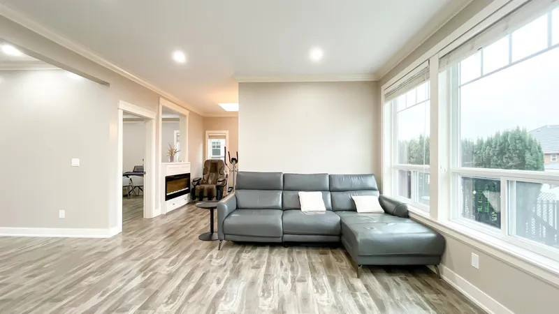 101 910 DELESTRE AVENUE - photo 4 of 25